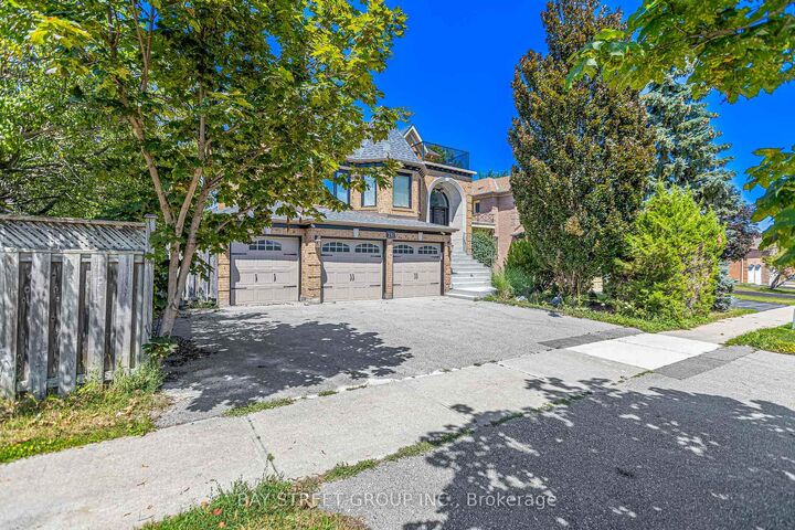 Property Photo: 231 Shaftsbury Avenue N ON L4C 0E8