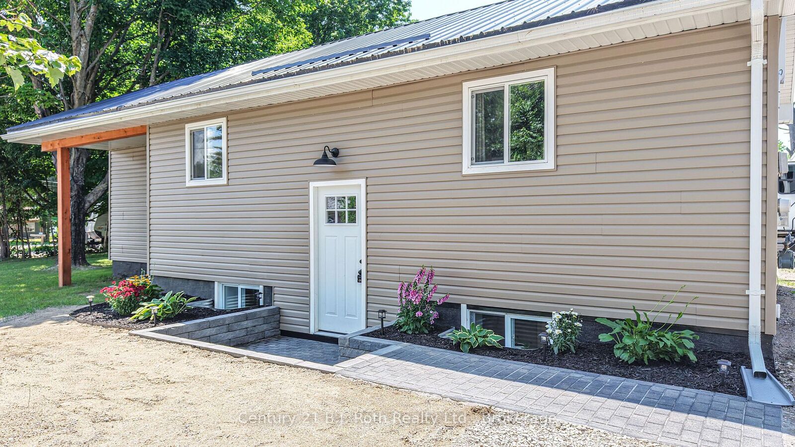 Property Photo: 3332 Cleveland Avenue ON L0K 1G0