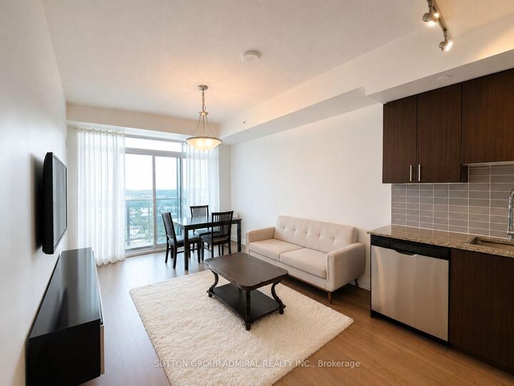 Photo de la propriété:  7165 Yonge Street 1915  ON L3T 0C9 