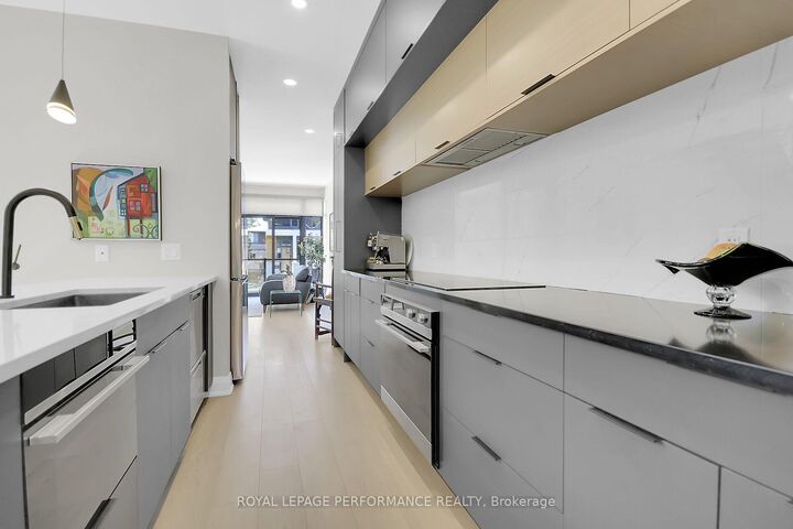 Property Photo:  525 Edison Avenue  ON K2A 1V3 