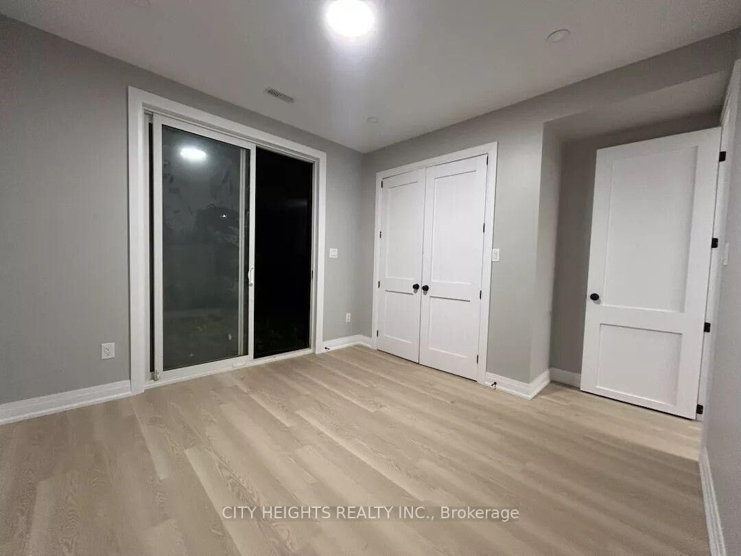 Property Photo:  10 Robins Avenue 1  ON L8H 4M7 