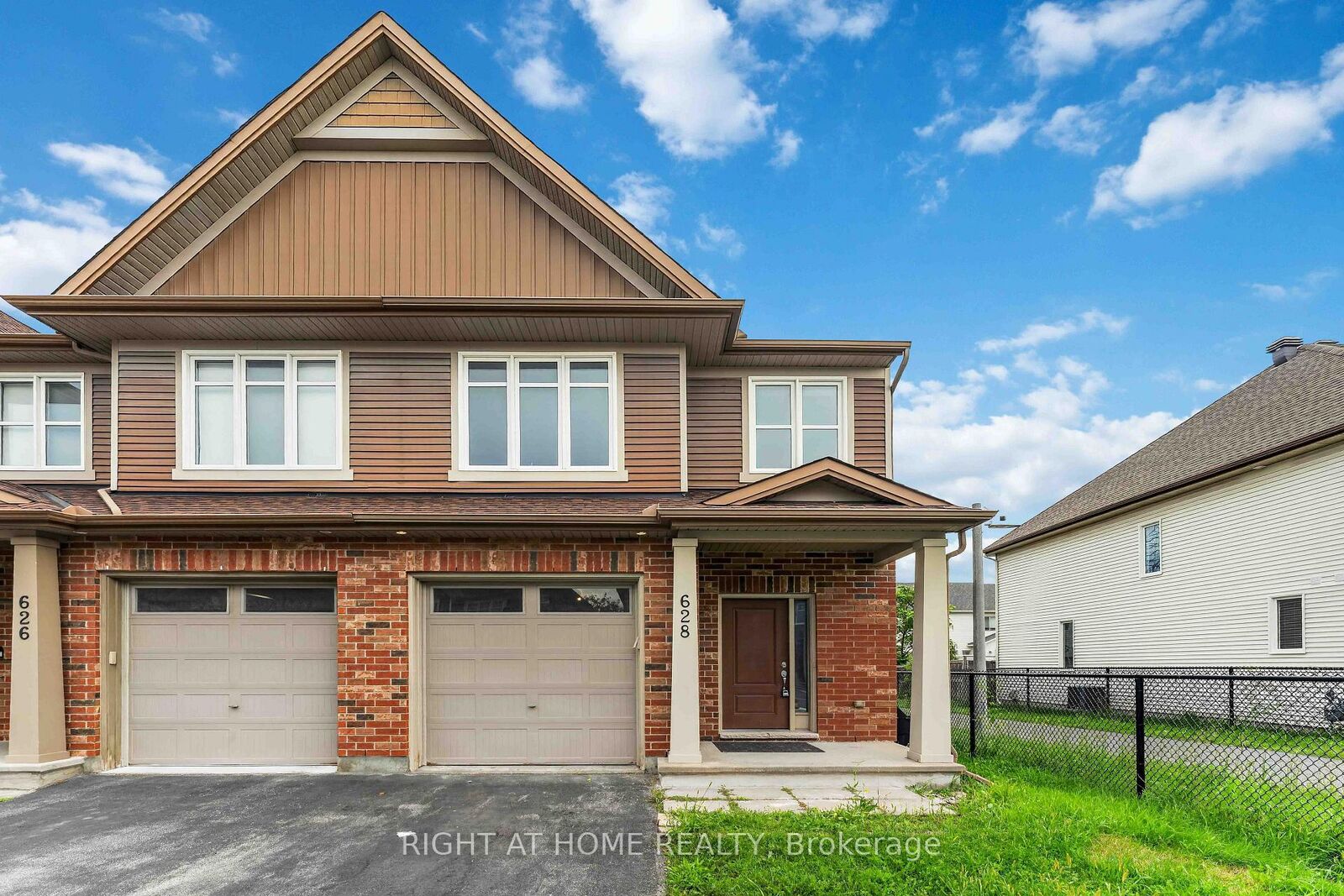Property Photo:  628 Moorpark Avenue  ON K2M 0B6 