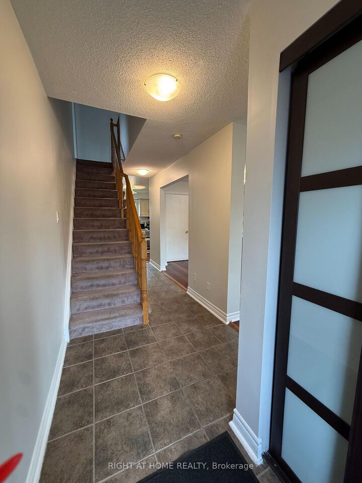 Property Photo: 5865 Dalebrook Crescent 70B ON L5M 5X1