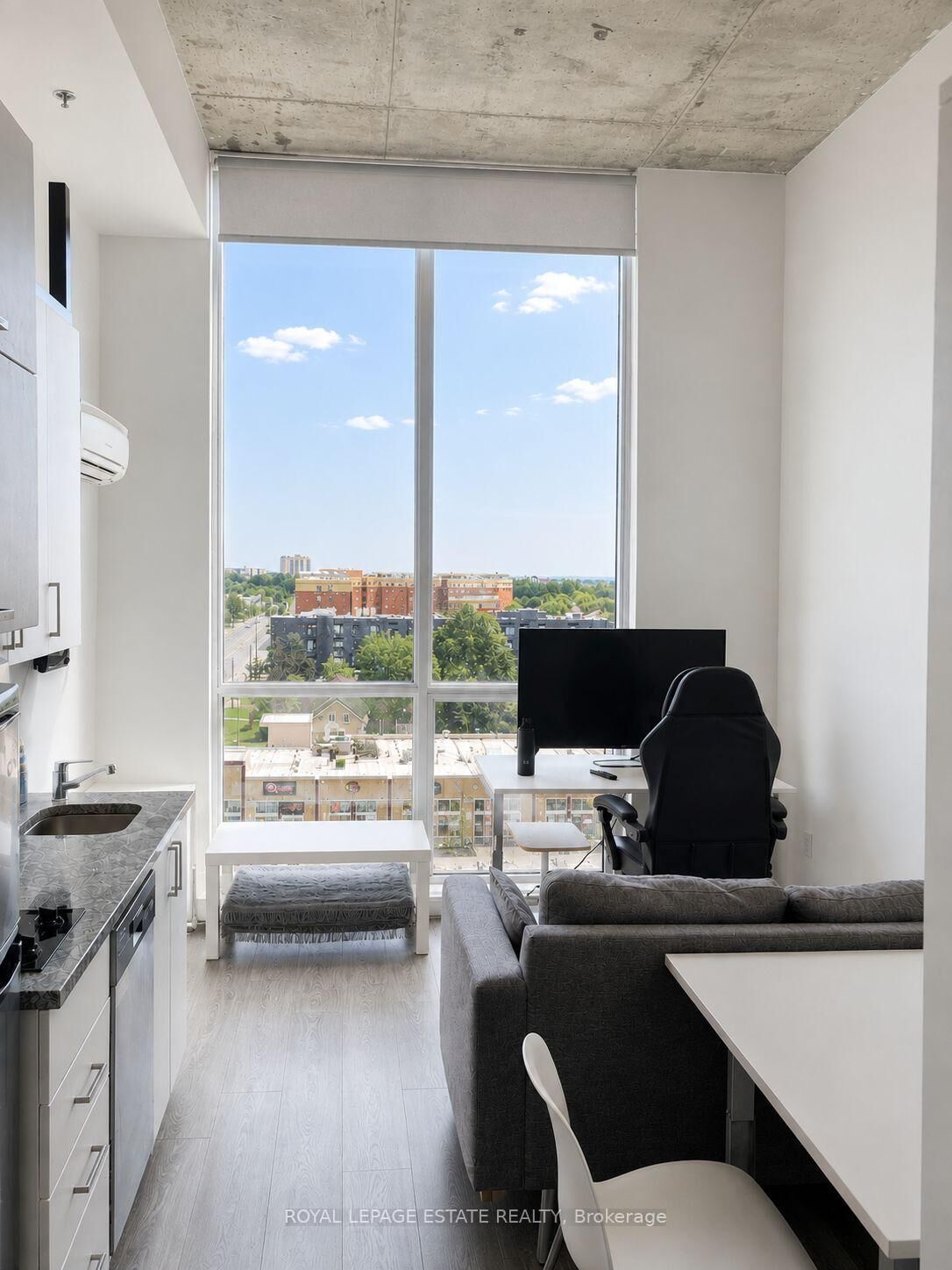 Property Photo: 1900 Simcoe Street N 835 ON L1G 4Y3