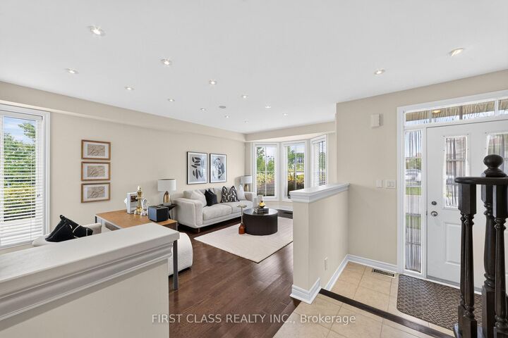 Property Photo: 67 Walter Scott Crescent ON L6C 0E7