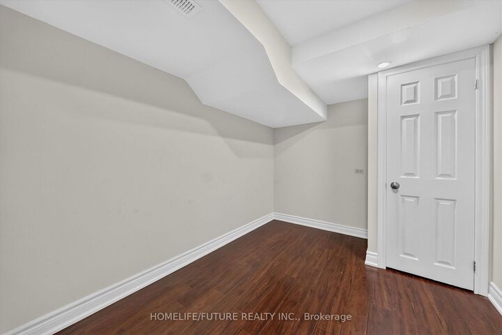Property Photo:  1580 Heathside Crescent Lower  ON L1V 5W9 