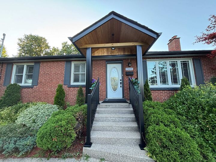 Property Photo: 2105 Maplewood Drive ON L7R 2C6