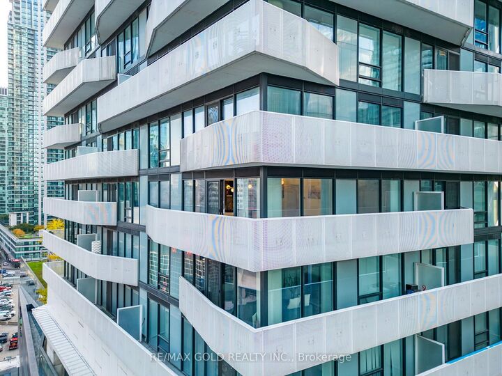 Property Photo: 100 Harbour Street 1202 ON M5J 0B5