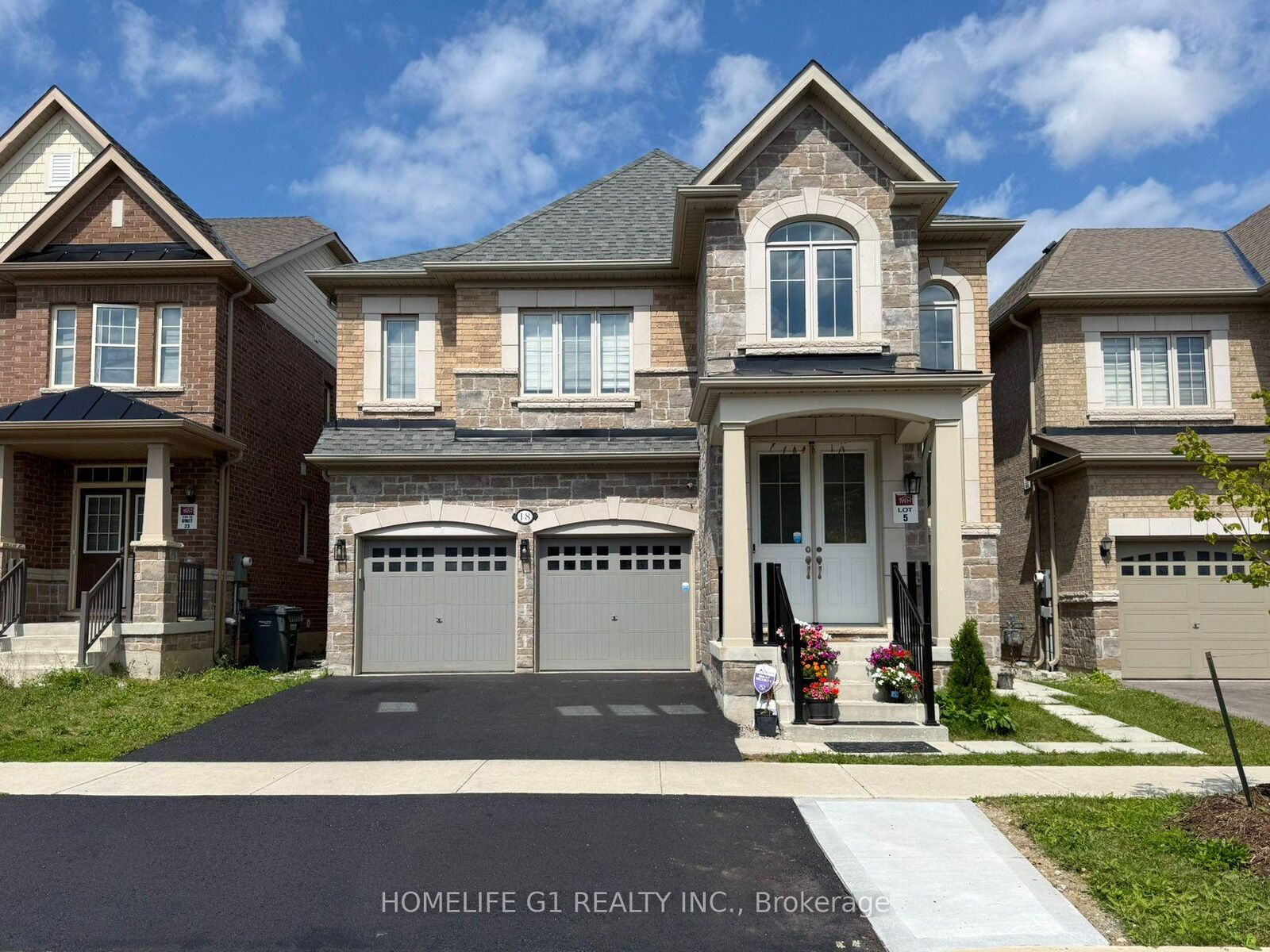 Photo de la propriété:  18 Donald Stewart Road  ON L7A 5J8 