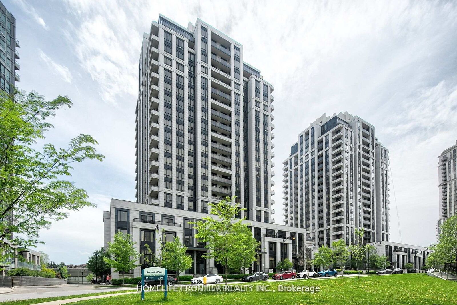 Property Photo: 100 Harrison Garden Boulevard N 1718 ON M2N 0C2
