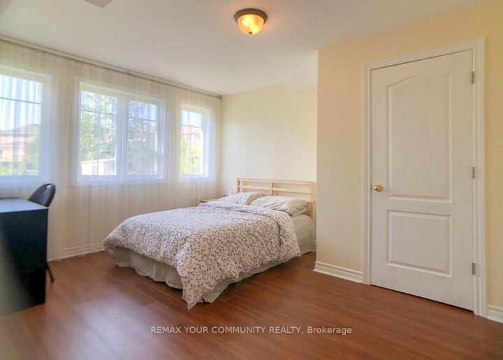 Property Photo:  57 Old Orchard Crescent  ON L4S 0A2 