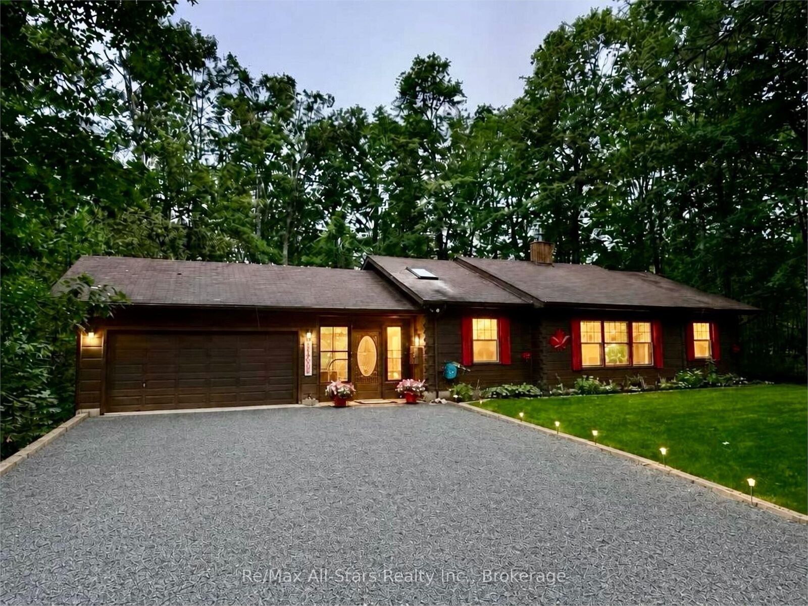Property Photo: 55 Golf Club Crescent ON K0M 1N0