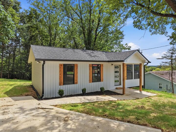 Property Photo: 815 Water Street TN 38570
