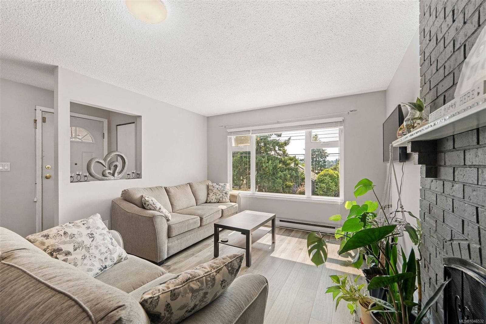 Property Photo: 524 Rosehill St #4 BC V9S 1E6