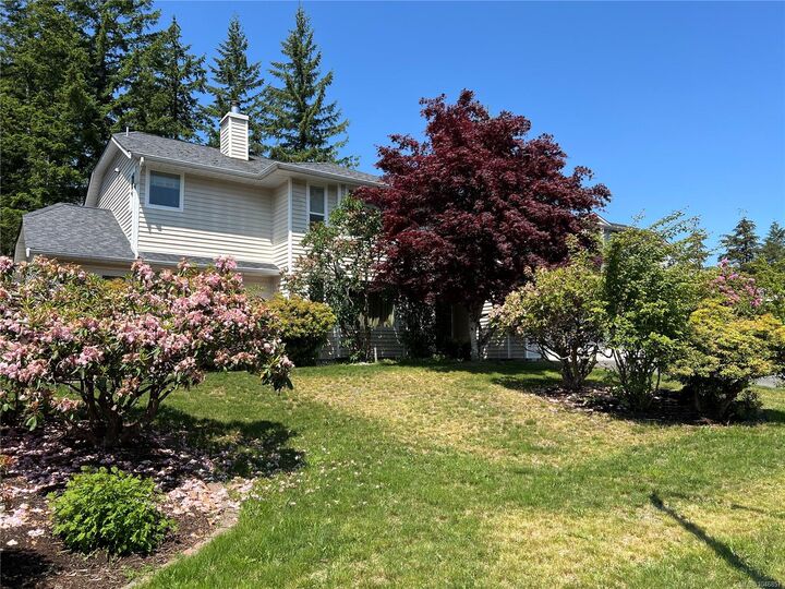 492 Cedar Cres — photo 1