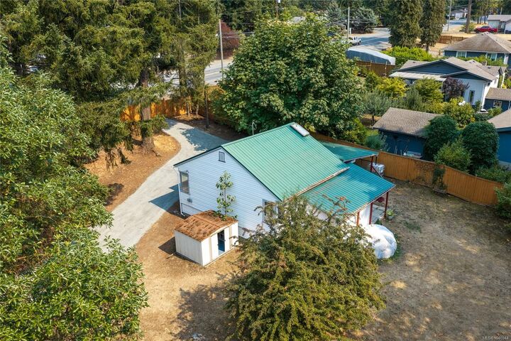Property Photo: 1987 Cedar Rd BC V9X 1J4