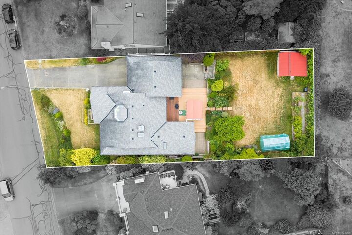 Property Photo: 5213 Fillinger Cres BC V9V 1H7