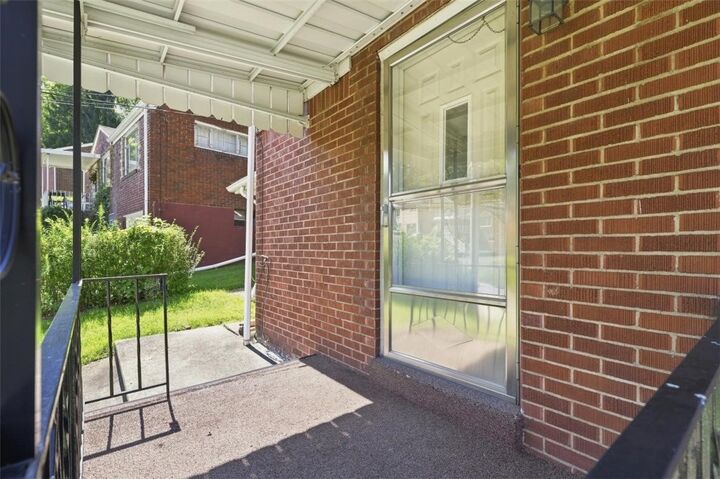 Property Photo: 522 Naysmith Rd PA 15137