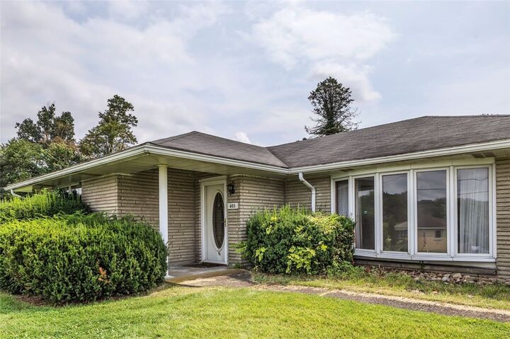 Property Photo: 605 Regina Dr PA 15037