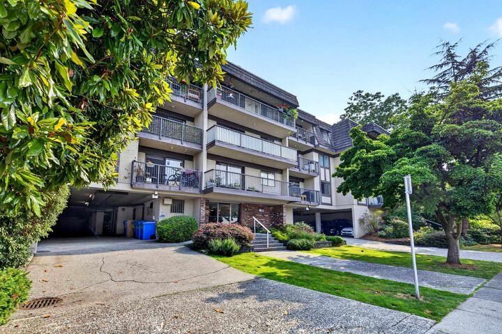 Property Photo: 252 W 2nd Street 307 BC V7M 1C8