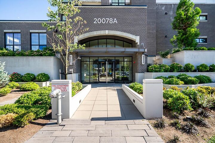 20078 85 Avenue A210 — photo 1