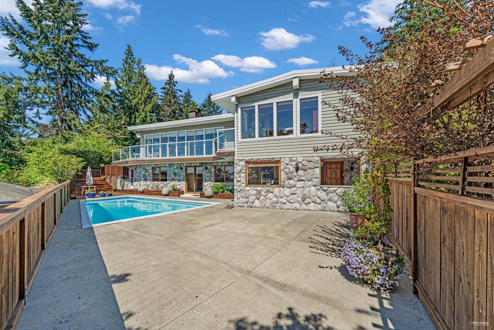 Property Photo: 4323 Valencia Avenue BC V7N 4A7
