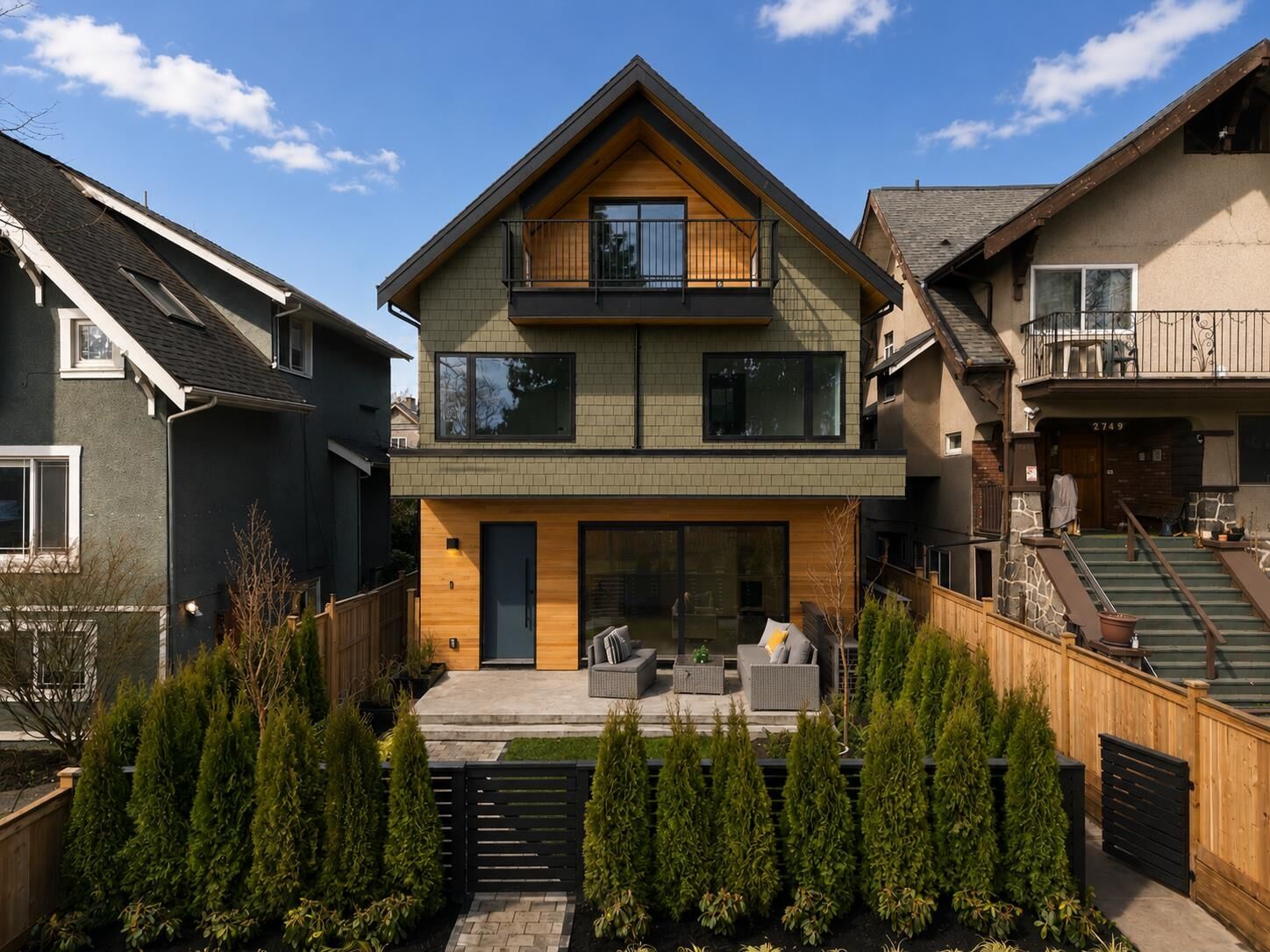 Property Photo:  2755 W 11th Avenue 1  BC V6K 2L8 
