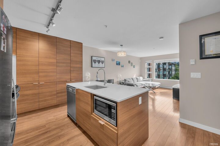 1677 Lloyd Avenue 401 — photo 1
