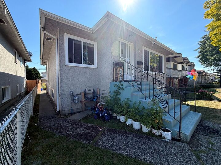 Property Photo: 374 E 54th Avenue BC V5X 1L2