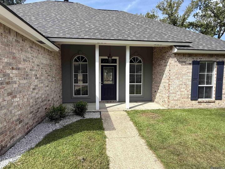 Property Photo:  18423 White Oak Dr  LA 70769 