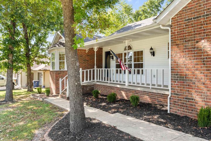 Property Photo: 2005 Brentwood Drive AR 72653