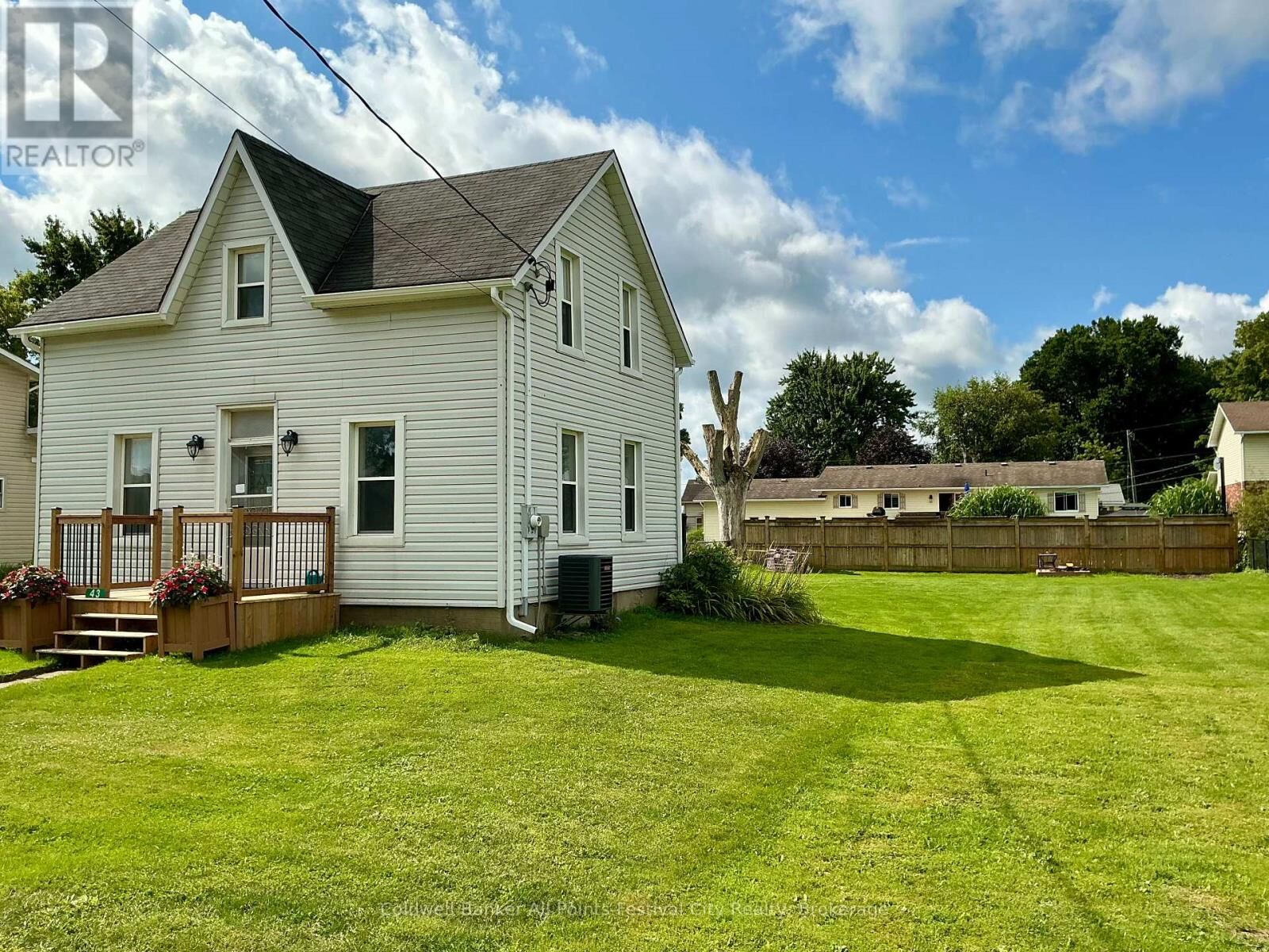 Property Photo:  43 Maddison Street East  ON N0K 1P0 