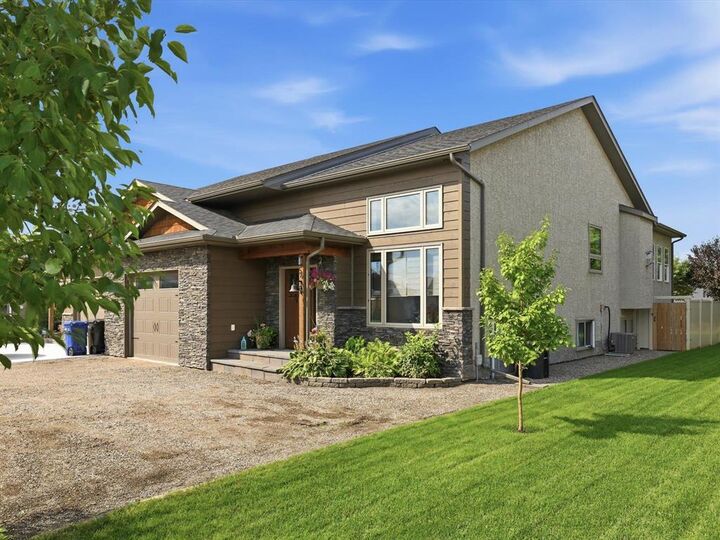 Property Photo:  54 Sheila Drive  MB R0A 1C0 
