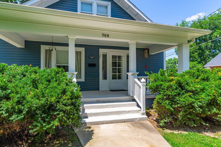 Property Photo:  709 Pendleton Ave  MO 65233 