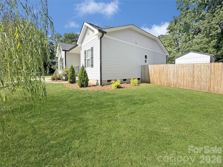 Property Photo:  404 Skipwith Place  NC 28217 
