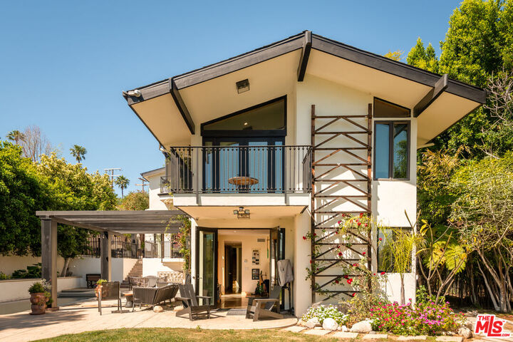 Property Photo: 16820 Oak View Dr CA 91436