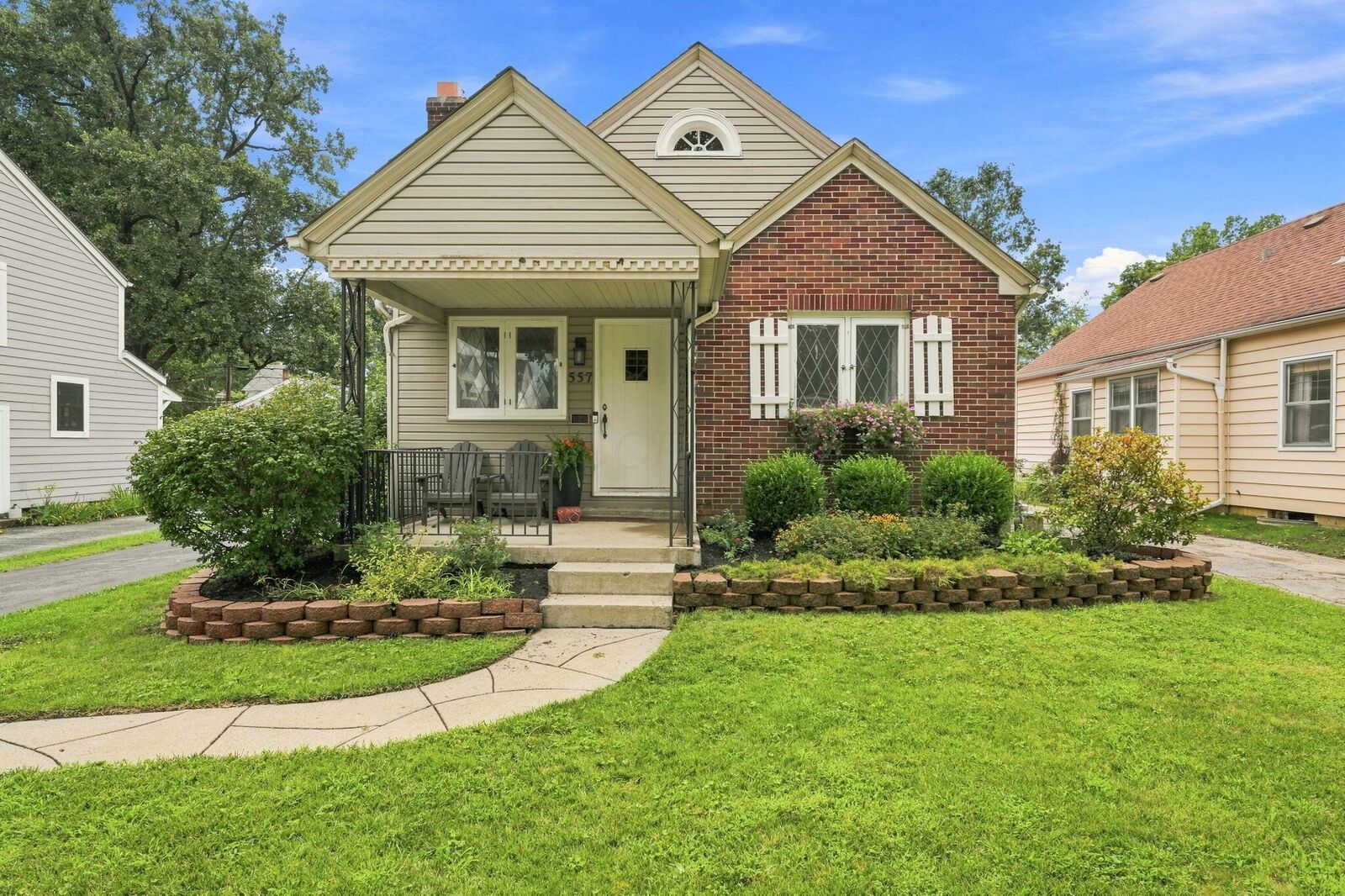 Property Photo:  557 Fallis Road  OH 43214 