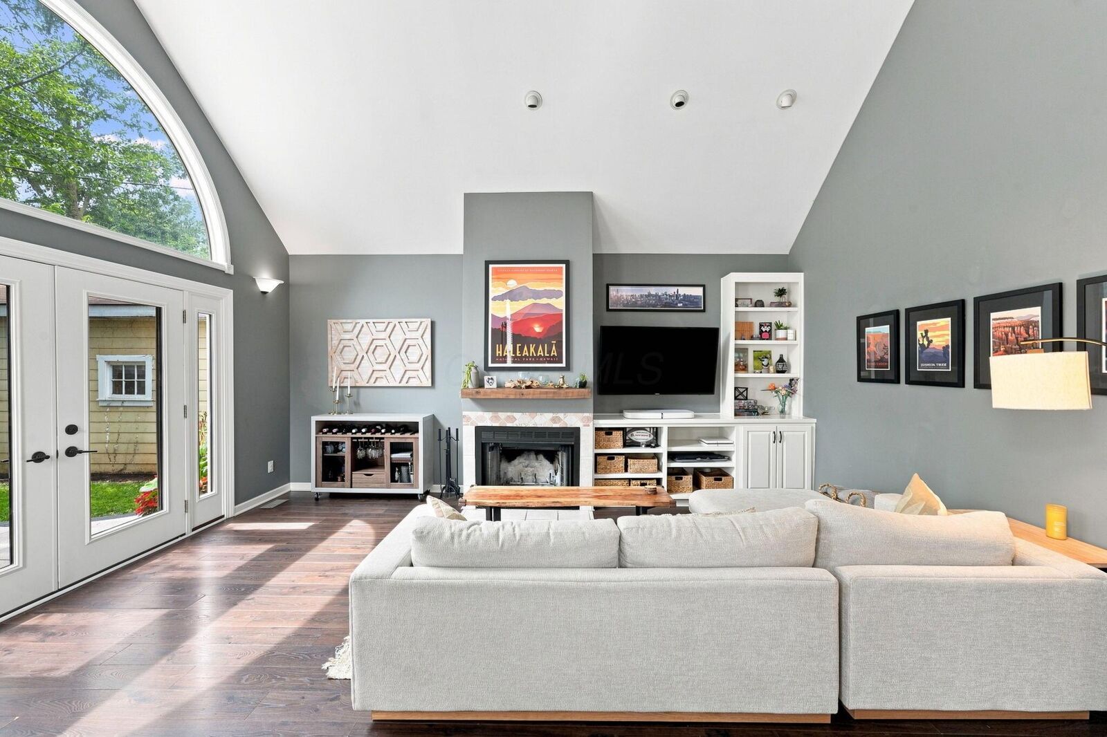 Property Photo: 557 Fallis Road OH 43214