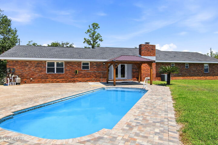 Property Photo: 637 Baywood Drive FL 32444