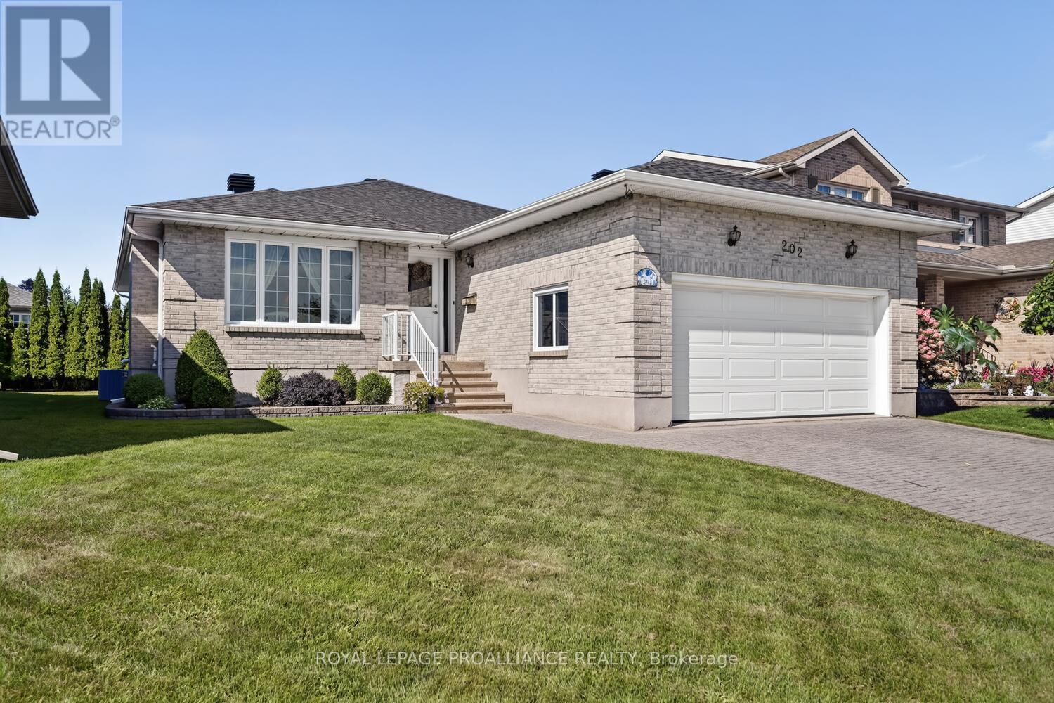 Property Photo:  202 Beley Street  ON K6V 6Z8 