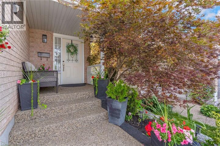 Property Photo: 913 Copper Leaf Crescent ON N2E 3W1