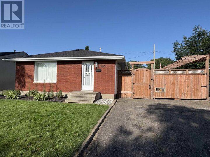Property Photo: 343 Sillesdale Cres ON P7C 1S9