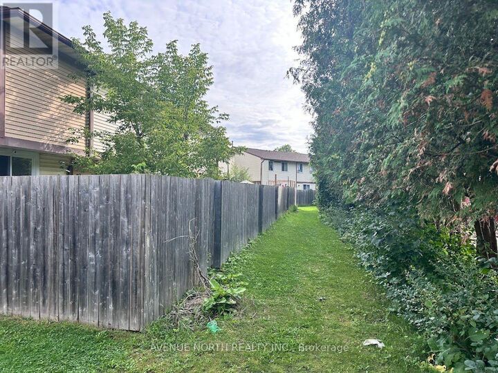 Property Photo: 1352 Foxwell Street ON K1B 5J2