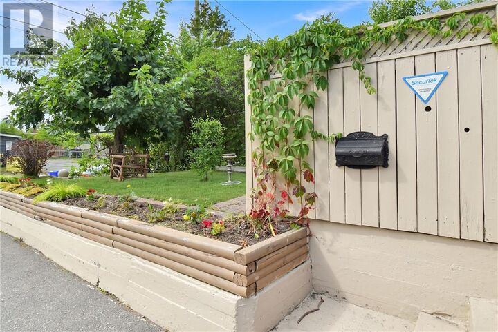 Property Photo: 320 Nelson Street ON P3B 2N8