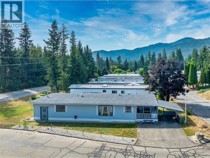 Property Photo:  1361 30 Street Southeast 1  BC V1E 2N4 