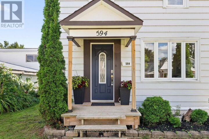 Property Photo:  594 Isabella Street  ON K8A 5V3 