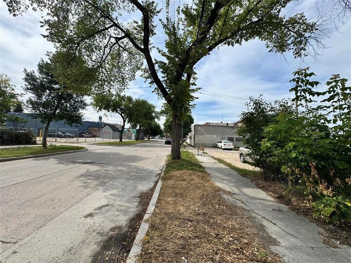 Property Photo:  177 Selkirk Avenue  MB R2W 2L3 