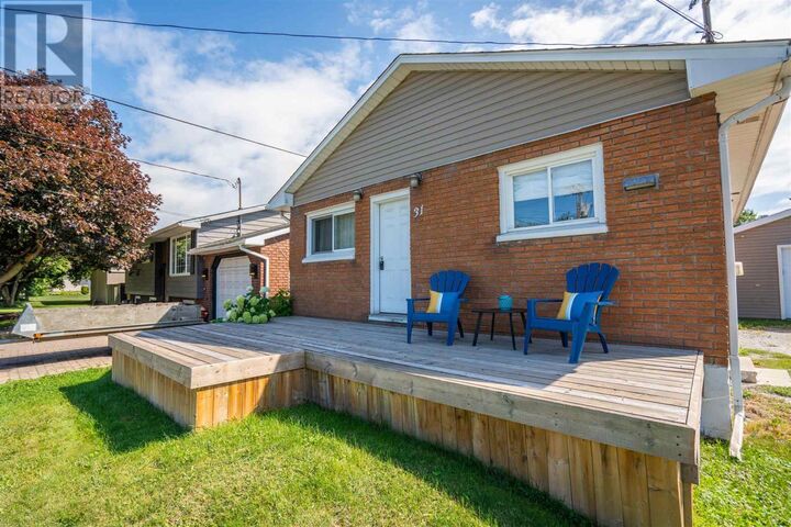 Property Photo: 31 East Balfour St ON P6C 1W9