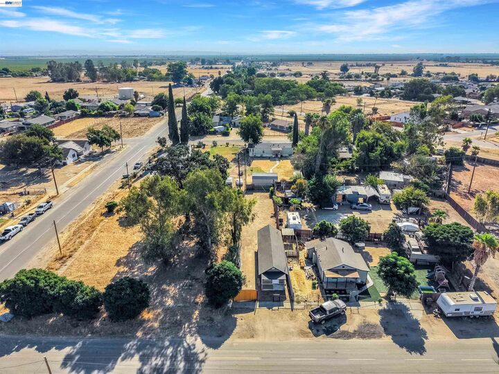 Property Photo: 22479 Maple St CA 93610