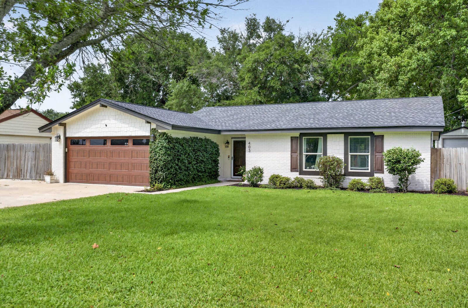 Property Photo: 403 Spring Lane FL 32541